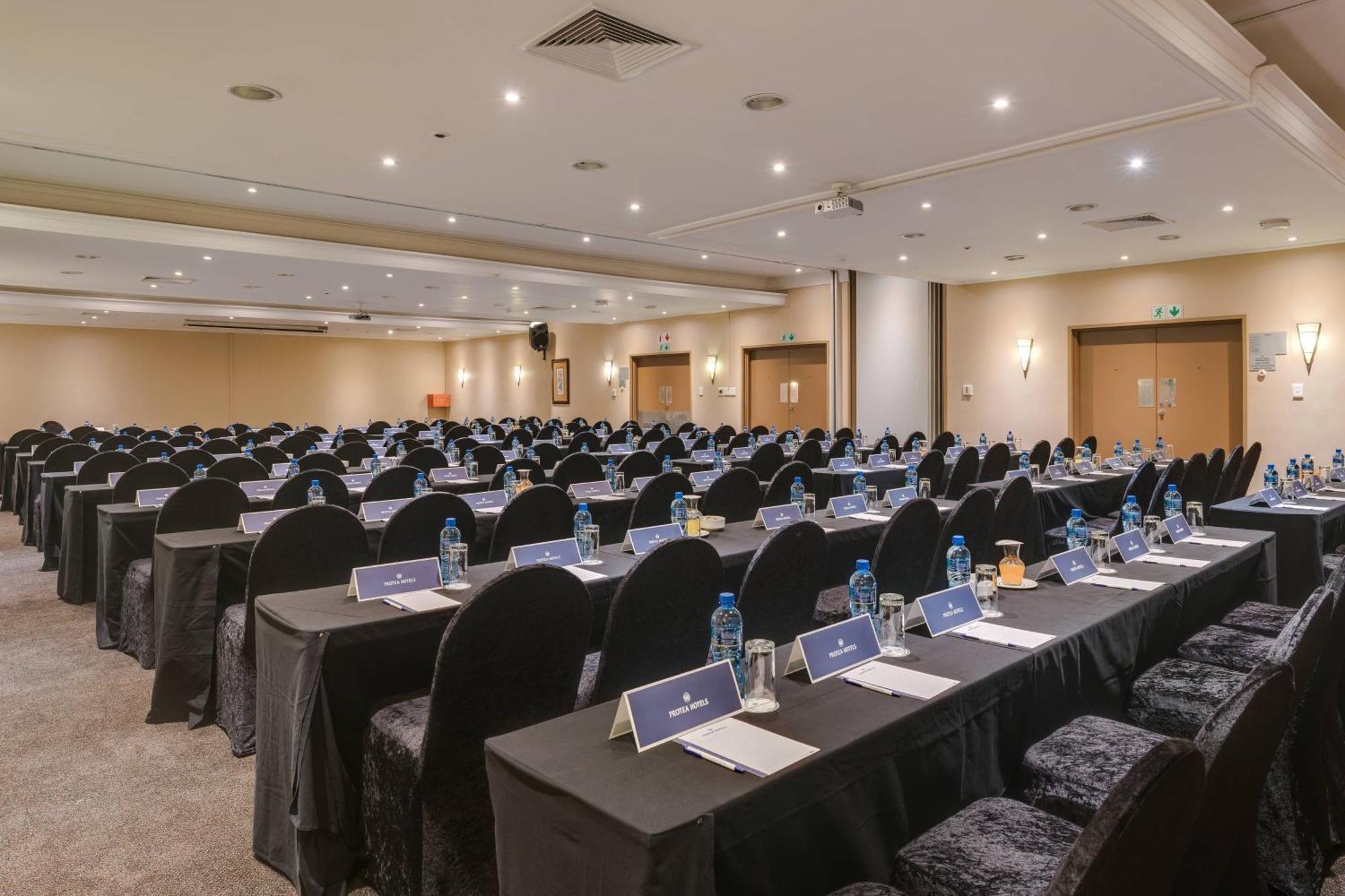Protea Hotel By Marriott Karridene Beach Amanzimtoti Dış mekan fotoğraf